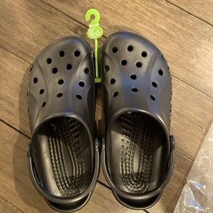 Unisex black crocs
